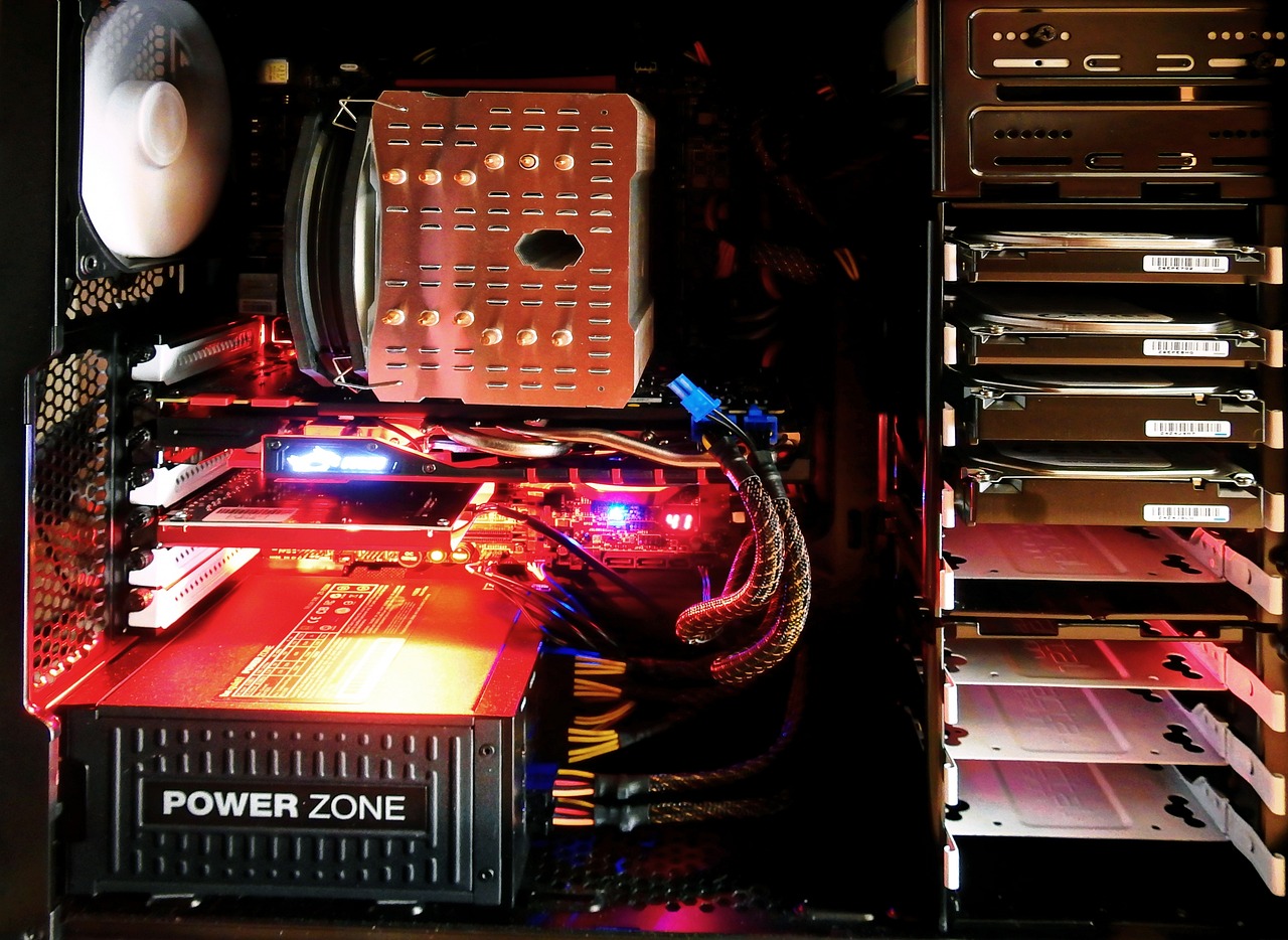 Wat is het verschil tussen een domeinnaam en webhosting?